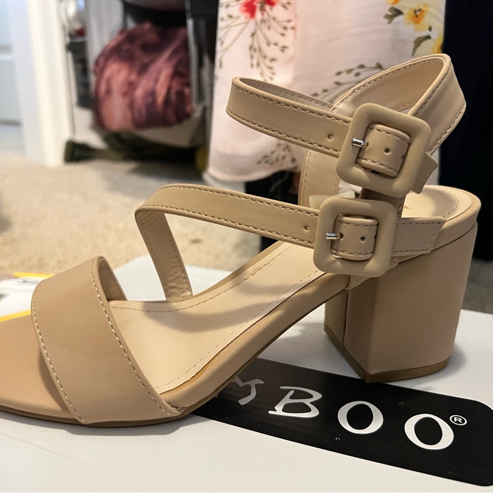 Bamboo size 7 open toed block heel